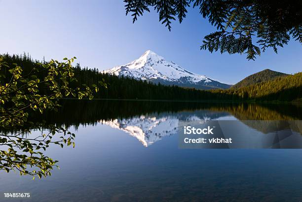 Monte Hood Oregon Foto de stock y más banco de imágenes de Oregón - Estado de los EE. UU. - Oregón - Estado de los EE. UU., Lago Lost, Agua