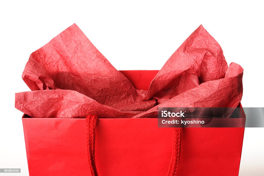 Close -up of レッドのショッピングバッグに飾りつけアゲインスト白背景 - ギフトバッグのロイヤリティフリーストックフォト