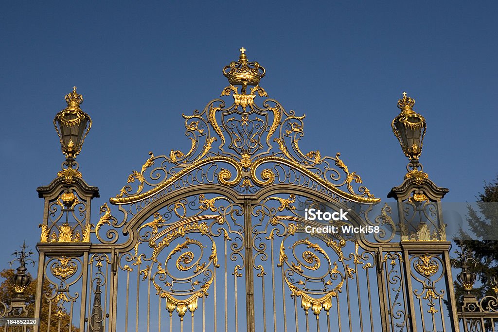 Złoty zamek Gate - Zbiór zdjęć royalty-free (Brama)