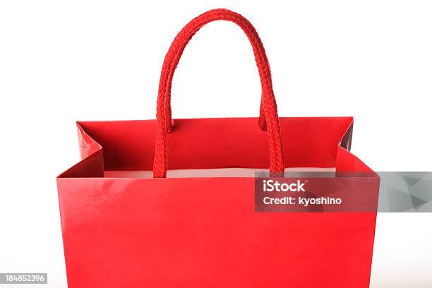 Close Up Of 赤の背景に白のショッピングバッグ - カットアウトのストックフォトや画像を多数ご用意 - カットアウト, カラー画像, ギフトバッグ