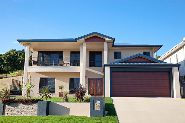 nowoczesny rodzinnego domu z przodu z błękitnego nieba - house contemporary residential structure australian culture zdjęcia i obrazy z banku zdjęć