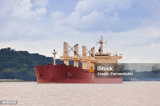 Nave Cargo - Fotografie stock e altre immagini di Canale di Panamá - Canale di Panamá, Composizione orizzontale, Container