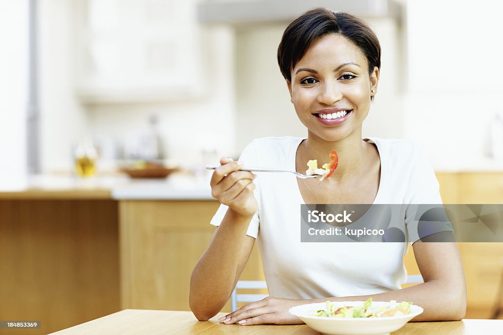 Mulher comer Salada - Royalty-free 20-29 Anos Foto de stock