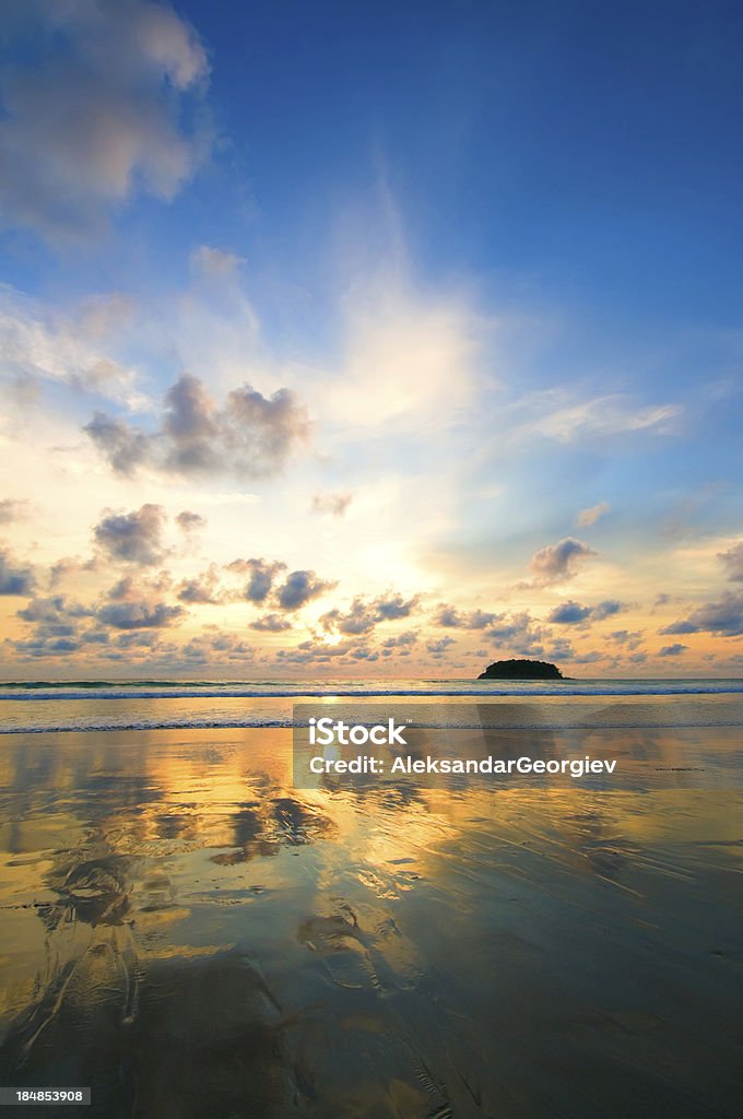 Эффектные закат над пустой Пляж - Стоковые фото Без людей роялти-фри
