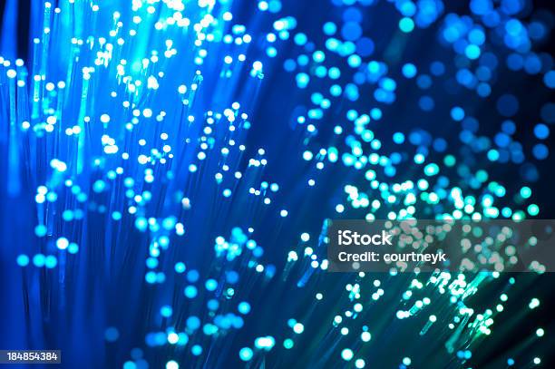 Bluefaser Optische Kabel Stockfoto und mehr Bilder von Glasfaser - Telekommunikationsgerät - Glasfaser - Telekommunikationsgerät, Kabel, Abstrakt