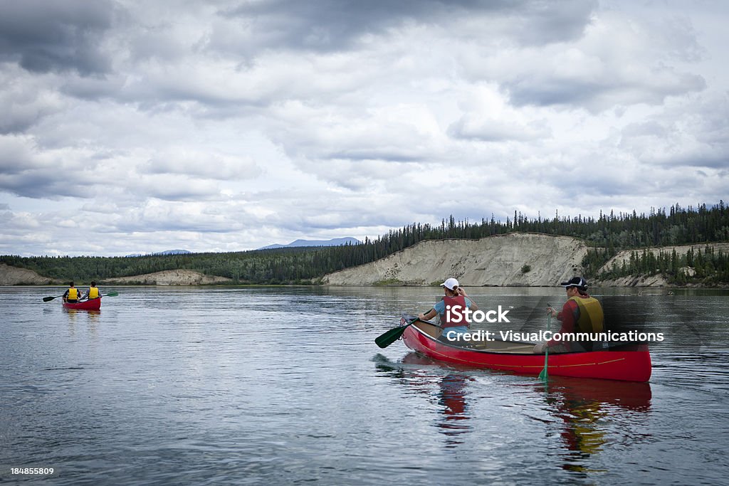 Canoa viaggio. - Foto stock royalty-free di Andare in canoa