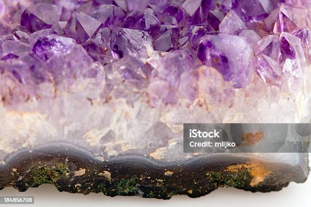 Minerais E Cristaisametista - Fotografias de stock e mais imagens de Geode - Geode, Ametista, Cru