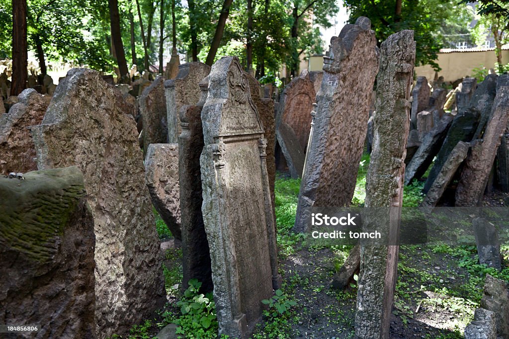 jewish cemetry en Praga. - Foto de stock de Antiguo libre de derechos