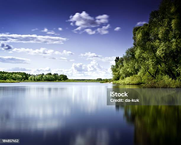 See Im Wald Stockfoto und mehr Bilder von Dunkelblau - Dunkelblau, Wasser, Abenddämmerung