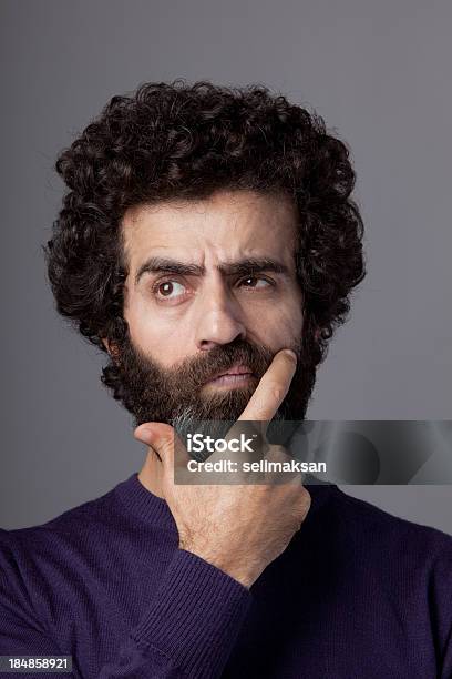 Retrato De Hombre De Pensamiento Foto de stock y más banco de imágenes de 30-39 años - 30-39 años, Adulto, Adulto de mediana edad