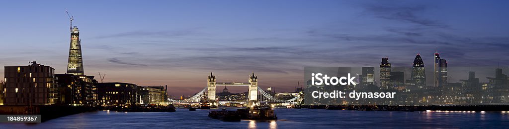 Tower Bridge e a cidade, do panorama do horizonte de Londres ao pôr-do-sol - Foto de stock de 30 St Mary Axe royalty-free