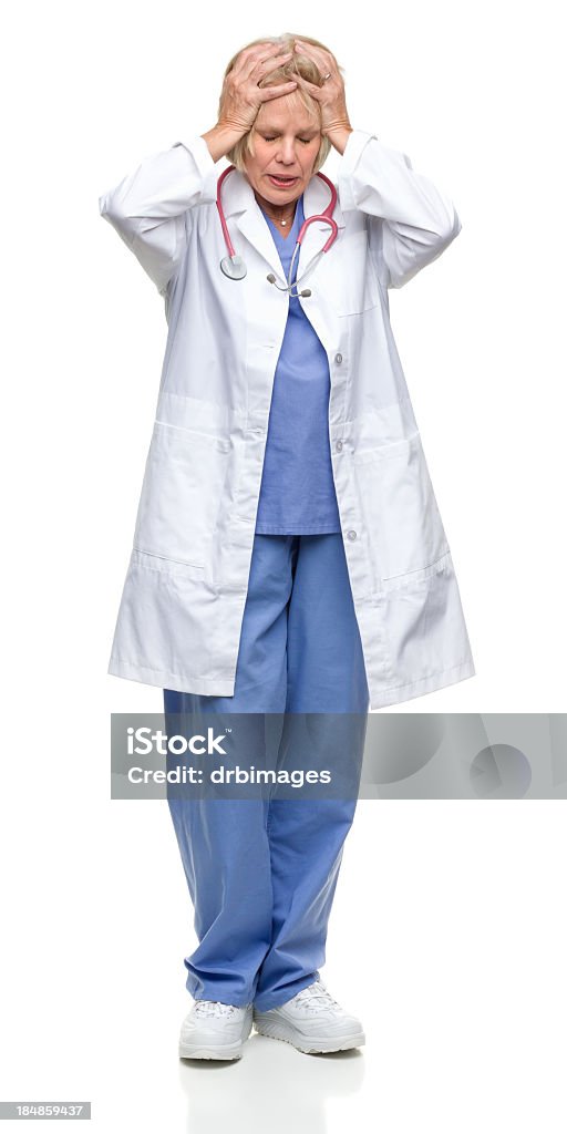 Ha sottolineato la donna matura medico - Foto stock royalty-free di Medico