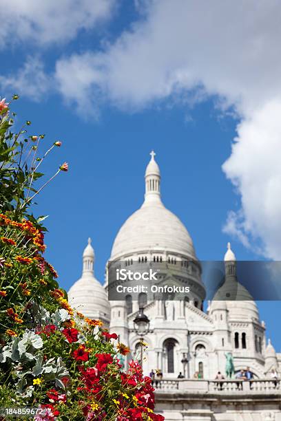 Basílica Do Sagrado Coração Montmartre Paris - Fotografias de stock e mais imagens de Agosto - Agosto, Ao Ar Livre, Azul