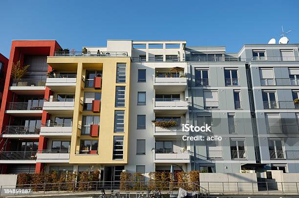 Nowe Mieszkania Domy - zdjęcia stockowe i więcej obrazów Architektura - Architektura, Balkon, Betonowy