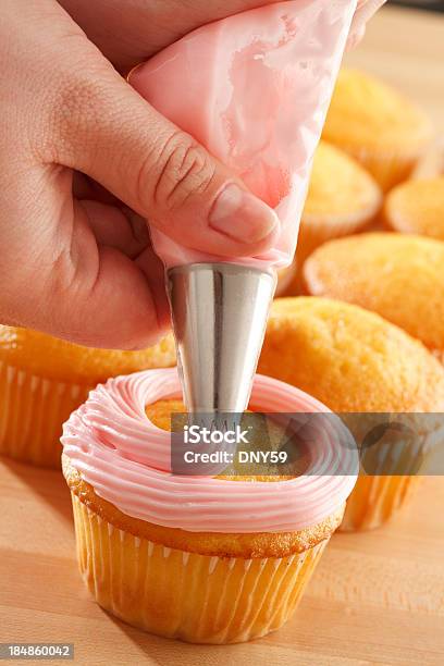 Foto de Cupcake De Decoração e mais fotos de stock de Decorar - Decorar, Bolinho, Glacê