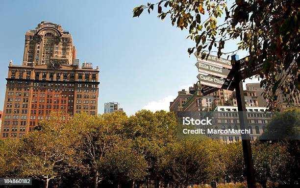 Edificio Di New York - Fotografie stock e altre immagini di Affari - Affari, Albero, Ambientazione esterna