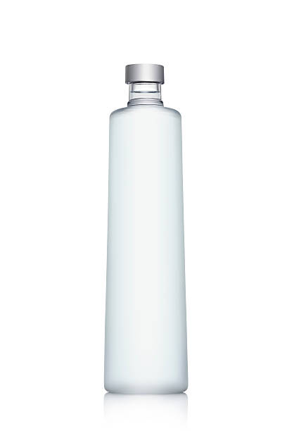 бутылка воды изолированных на белом - glass water isolated drink стоковые фото и изображения