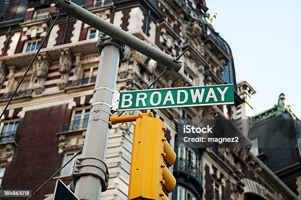 Broadway — стоковые фотографии и другие картинки Без людей - Без людей, Бродвей - Нью-Йорк, Горизонтальный