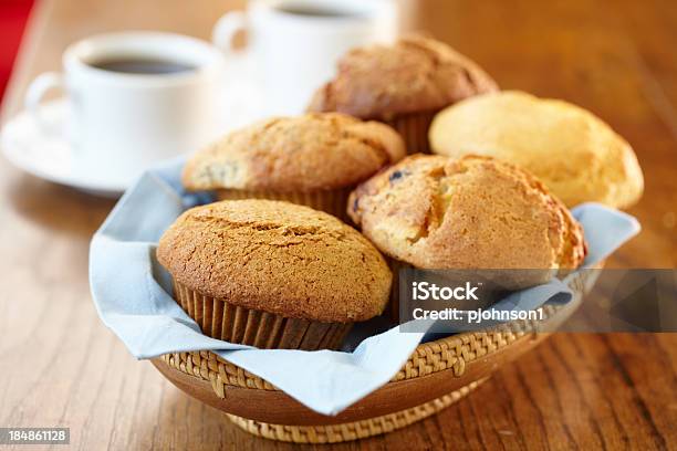 Foto de Muffins e mais fotos de stock de Muffin - Muffin, Variação, Cesto