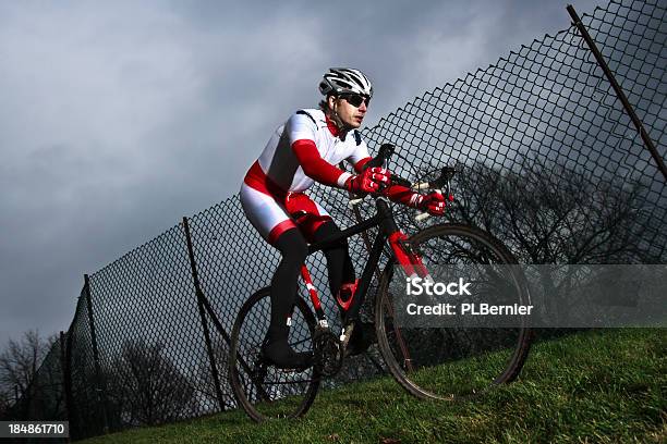 Sportler Beim Training Für Ein Cyclocrossrennen Stockfoto und mehr Bilder von Anstrengung - Anstrengung, Ausdauer, Bedeckter Himmel