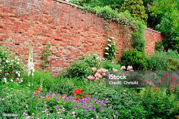 Jardín Cerrado Foto de stock y más banco de imágenes de Jardín cerrado - Jardín cerrado, Inglaterra, Aire libre