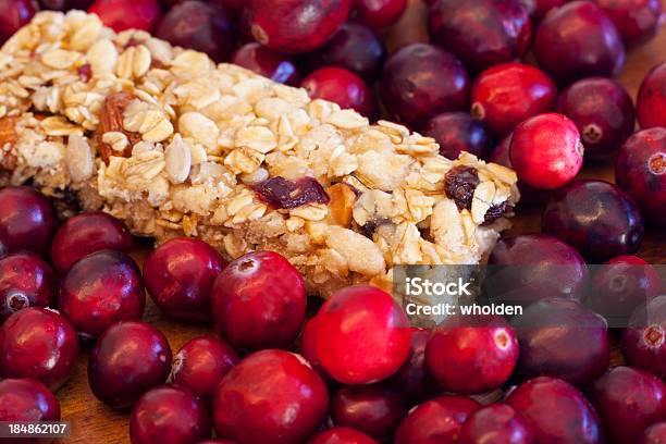 Foto de Cranberries E Barra De Cereal De Granola e mais fotos de stock de Amêndoa - Amêndoa, Bandeja, Bandeja para Servir