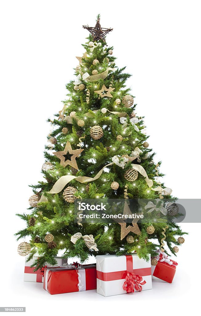 Weihnachtsbaum mit Lichtern und Geschenke, isoliert auf weiss - Lizenzfrei Weihnachtsbaum Stock-Foto