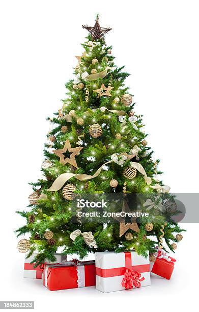 Weihnachtsbaum Mit Lichtern Und Geschenke Isoliert Auf Weiss Stockfoto und mehr Bilder von Weihnachtsbaum