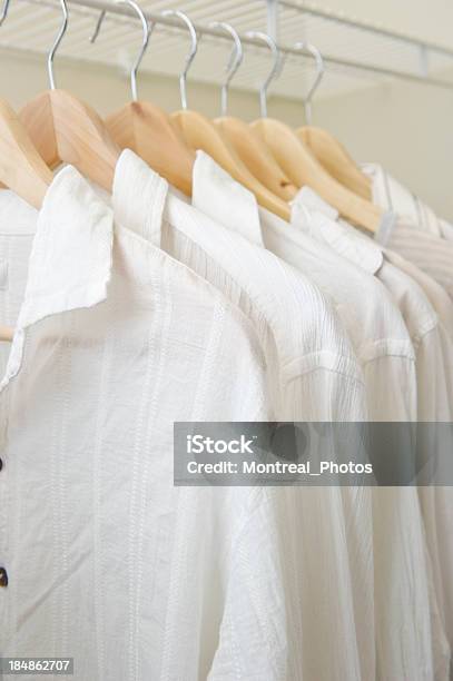 Camisas Branco - Fotografias de stock e mais imagens de Algodão - Algodão, Boutique, Branco