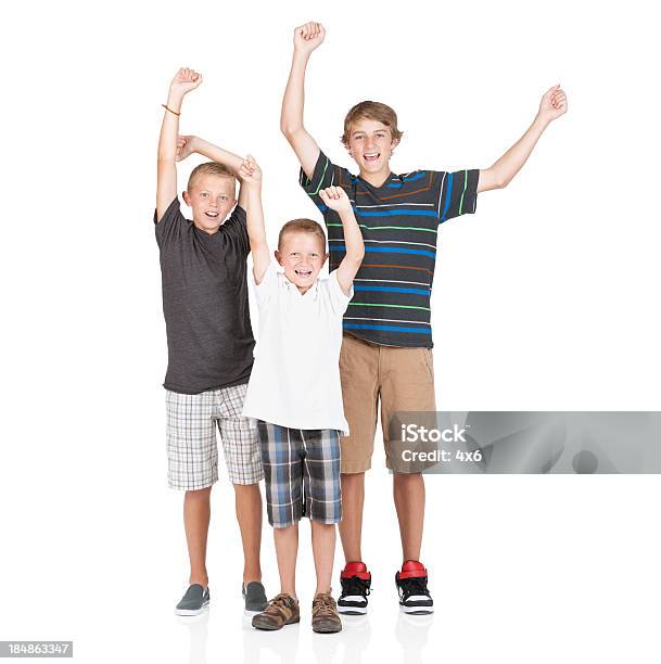 남자아이 응원함 그의 형제 소년에 대한 스톡 사진 및 기타 이미지 - 소년, 미소, 십대 소년