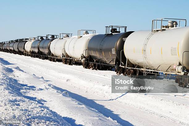 Öltanker Zug Stockfoto und mehr Bilder von Eisenbahn - Eisenbahn, Eisenbahnwaggon, Erdöl