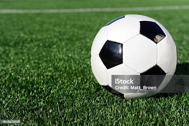 Foto de Bola De Futebol e mais fotos de stock de Bola de Futebol - Bola de Futebol, Campo de Futebol, Competição