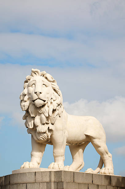 istock White Coade Stone Lion Statue Stands in London Sky 184864087
