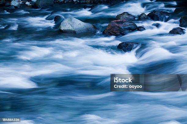 Corriente Foto de stock y más banco de imágenes de Agua - Agua, Agua del grifo, Aire libre