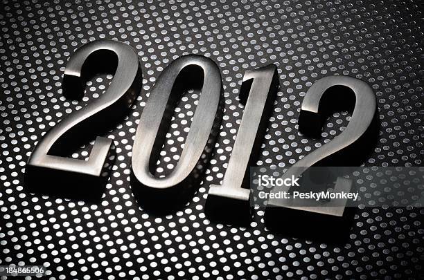 メタリックシルバーの 2012 年のメッセージで産業用背景 - 2012年のストックフォトや画像を多数ご用意 - 2012年, メタリック, メッセージ