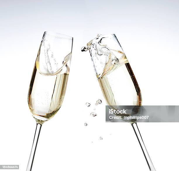 Шампанское Тост — стоковые фотографии и другие картинки Тост - Тост, Шампанское, Белый фон