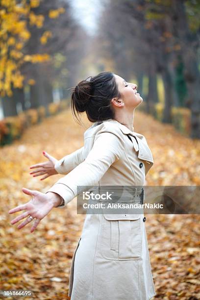 호흡 신선한 공기를 가을에 대한 스톡 사진 및 기타 이미지 - 가을, 갈색 머리, 공원