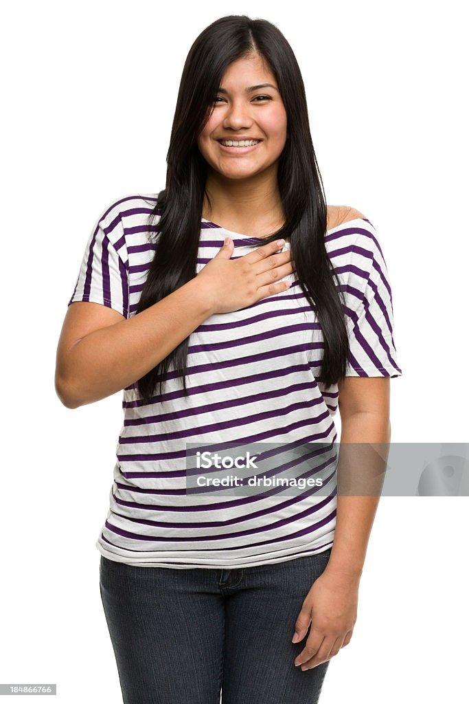 Счастливая молодая женщина с Рука на сердце - Стоковые фото Рука на сердце роялти-фри