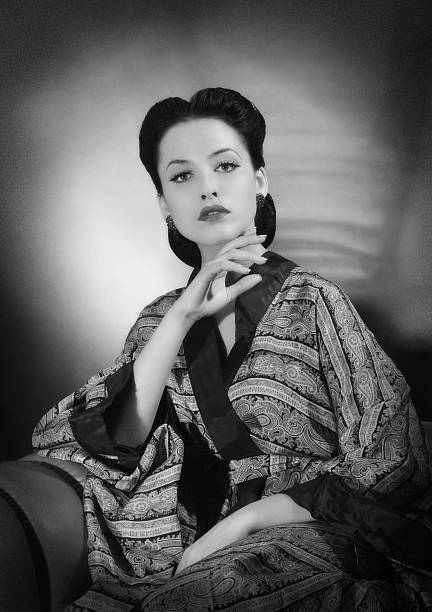 istock Japanese style portrait in noir 184867096