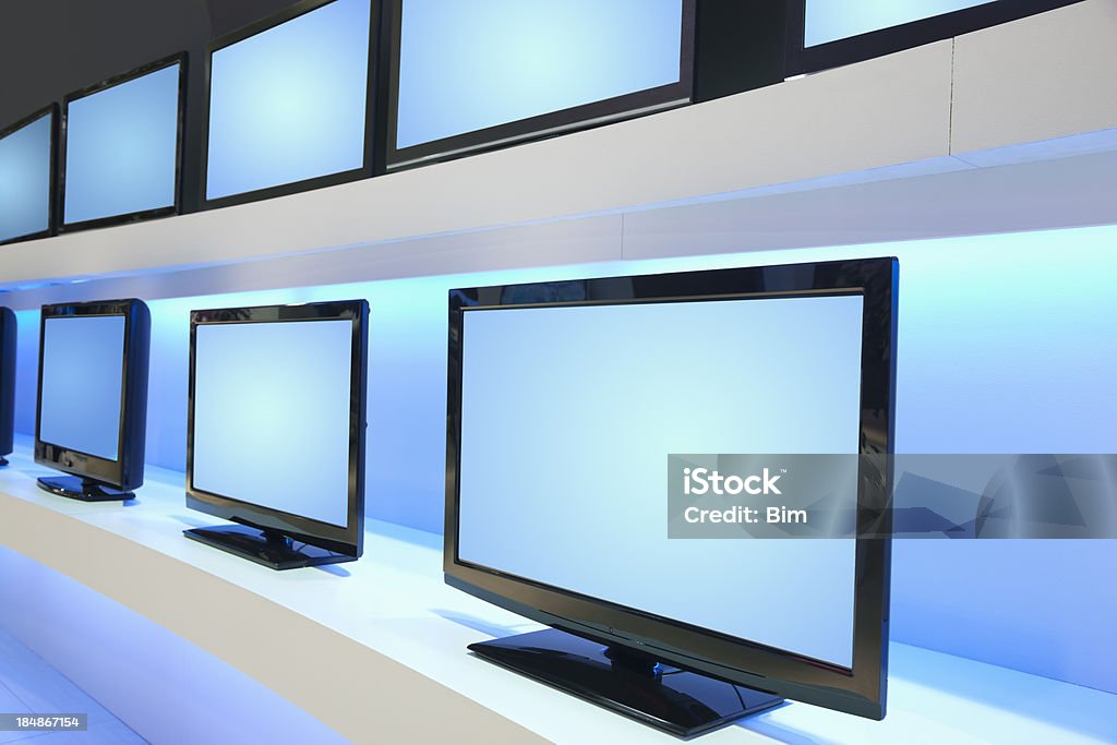 Linhas de TV LCD TV na loja - Royalty-free Televisor Foto de stock