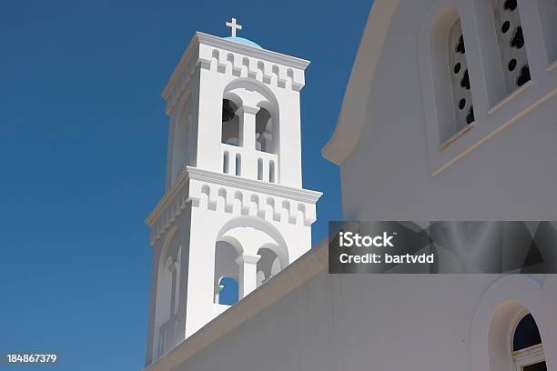 Tradycyjny Biały Kościół Na Wyspie Paros Grecja - zdjęcia stockowe i więcej obrazów Bez ludzi - Bez ludzi, Bezchmurne niebo, Biały