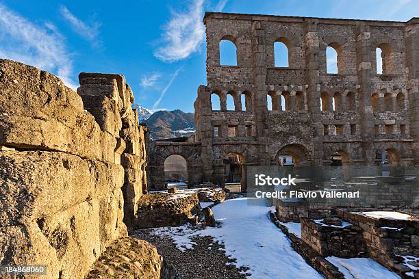 Foto de Teatro Romano De Aosta e mais fotos de stock de Valle D'Aosta - Valle D'Aosta, Cidade, Anfiteatro