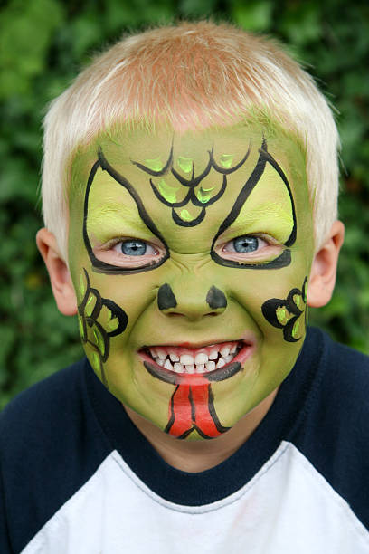 Niño pintura de cara - foto de stock