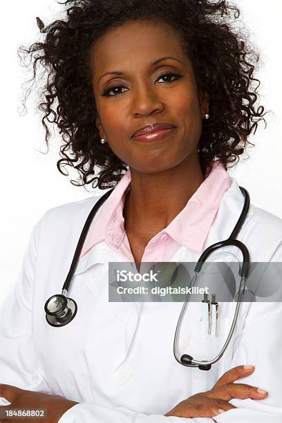 Afroamerikanische Arzt Stockfoto und mehr Bilder von 45-49 Jahre - 45-49 Jahre, Afrikanischer Abstammung, Afro-Frisur