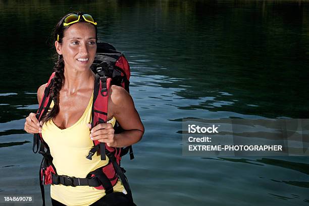 Weibliche Explorer Stockfoto und mehr Bilder von Abenteuer - Abenteuer, Abgeschiedenheit, Aktiver Lebensstil