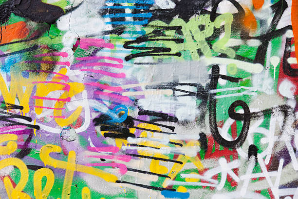 detalhe de graffiti pintado ilegalmente na parede pública. - abstract painting paintings art imagens e fotografias de stock