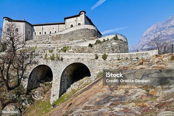 Bard Fortezza Aosta Valley - Fotografie stock e altre immagini di Ambientazione esterna - Ambientazione esterna, Architettura, Caratteristica architettonica