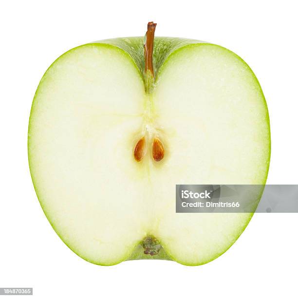 녹색 사과나무 포셔닝하십시오 클리핑 경로를 통해 사과에 대한 스톡 사진 및 기타 이미지 - 사과, 하이 앵글, 슬라이스