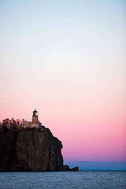 split rock lighthouse, north shore of lake superior, minnesota - split rock lighthouse state park stockfoto's en -beelden