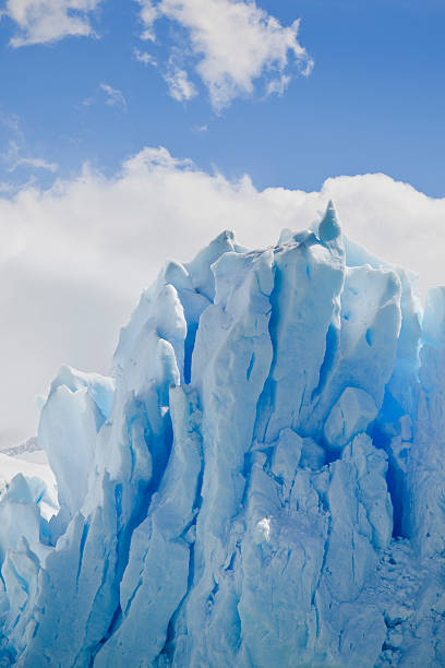 argentina patagônia glaciar moreno parque nacional perito - patagonia ice shelf vertical argentina imagens e fotografias de stock